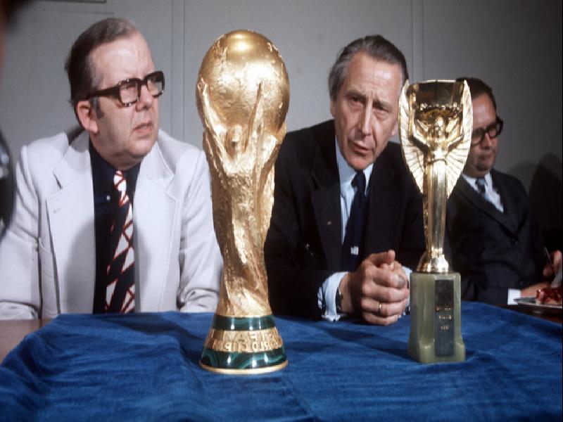 Những điều kỳ lạ về chiếc Cúp vàng của World Cup ảnh 3